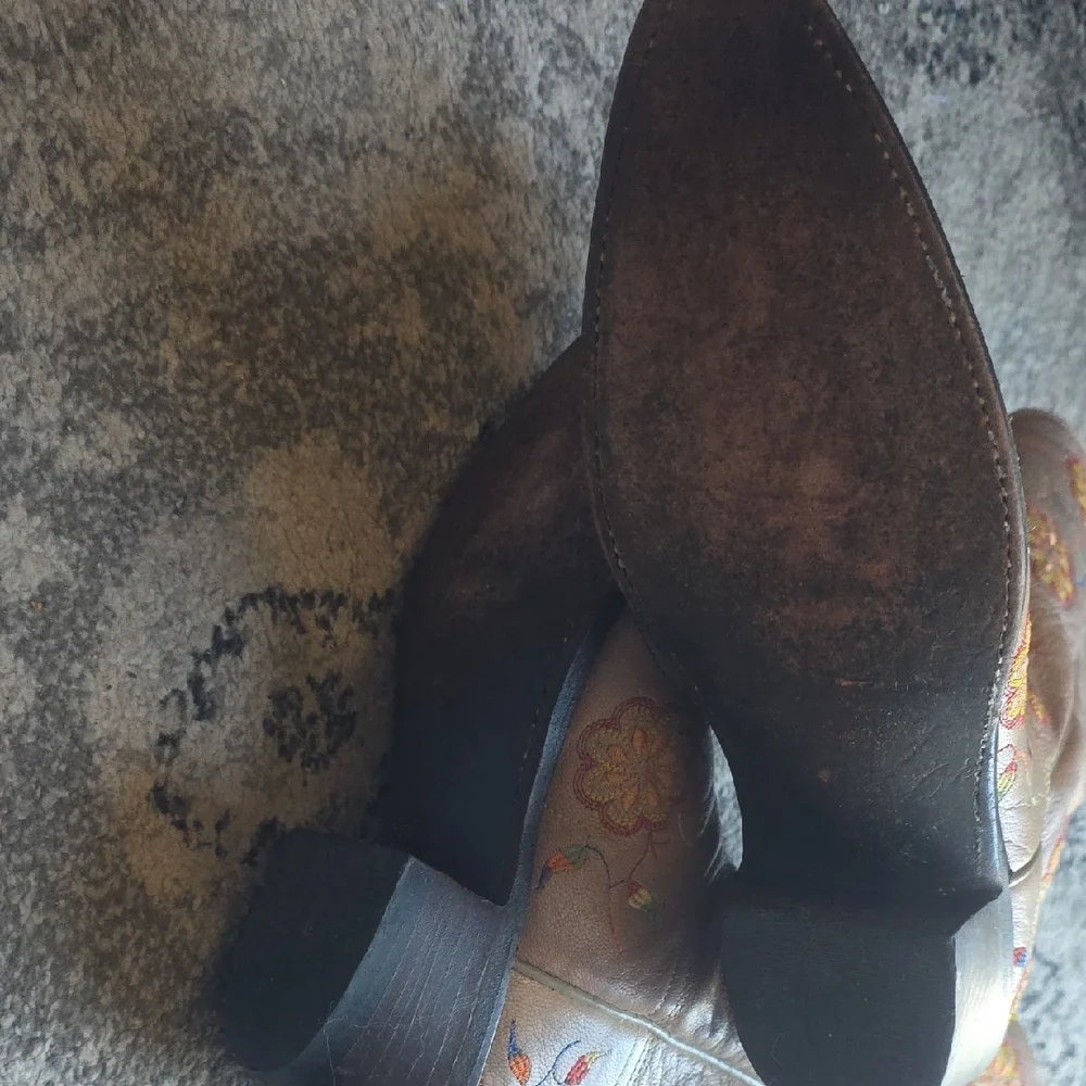 Lucchese Tan Leather Boot Interior Detail - Picture 5 of 11